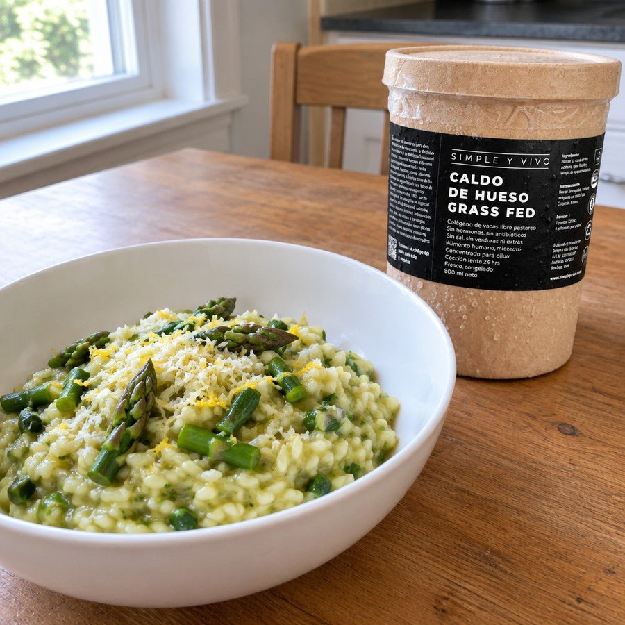 Risotto primaveral con espárragos y el pote de caldo de hueso Simple y Vivo