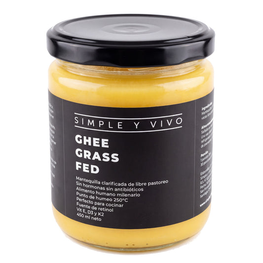 Frasco de Ghee Grass Fed 450 ml de Simple y Vivo, vista frontal sobre fondo blanco